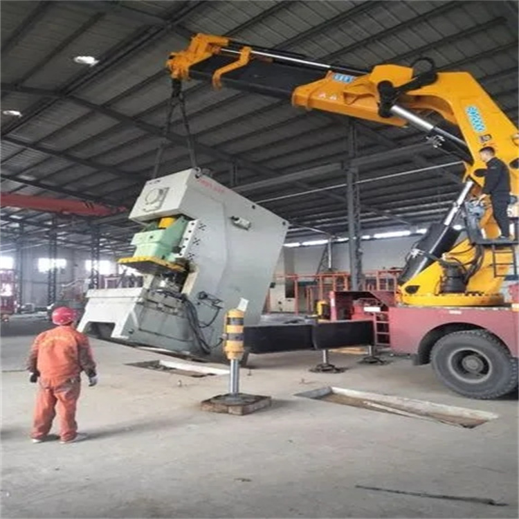 巴州80吨折臂吊车出租附近电话