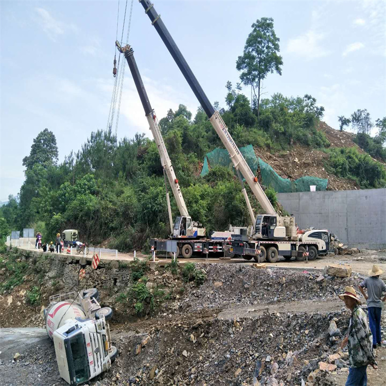 巴州汽车掉沟里叫吊车救援要多少钱